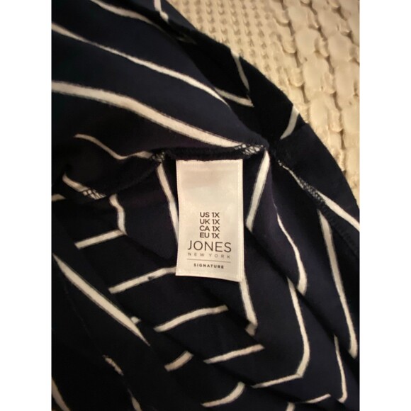 Jones New York Blouse Size XL Navy Striped Top Cap Sleeves Gold Buttons V Neck - Picture 7 of 10
